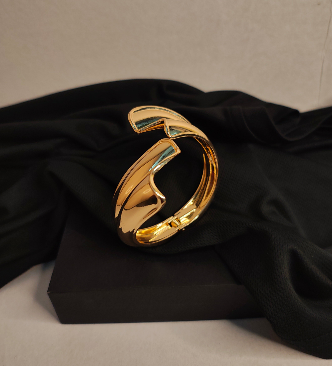 Gold Curve Kada