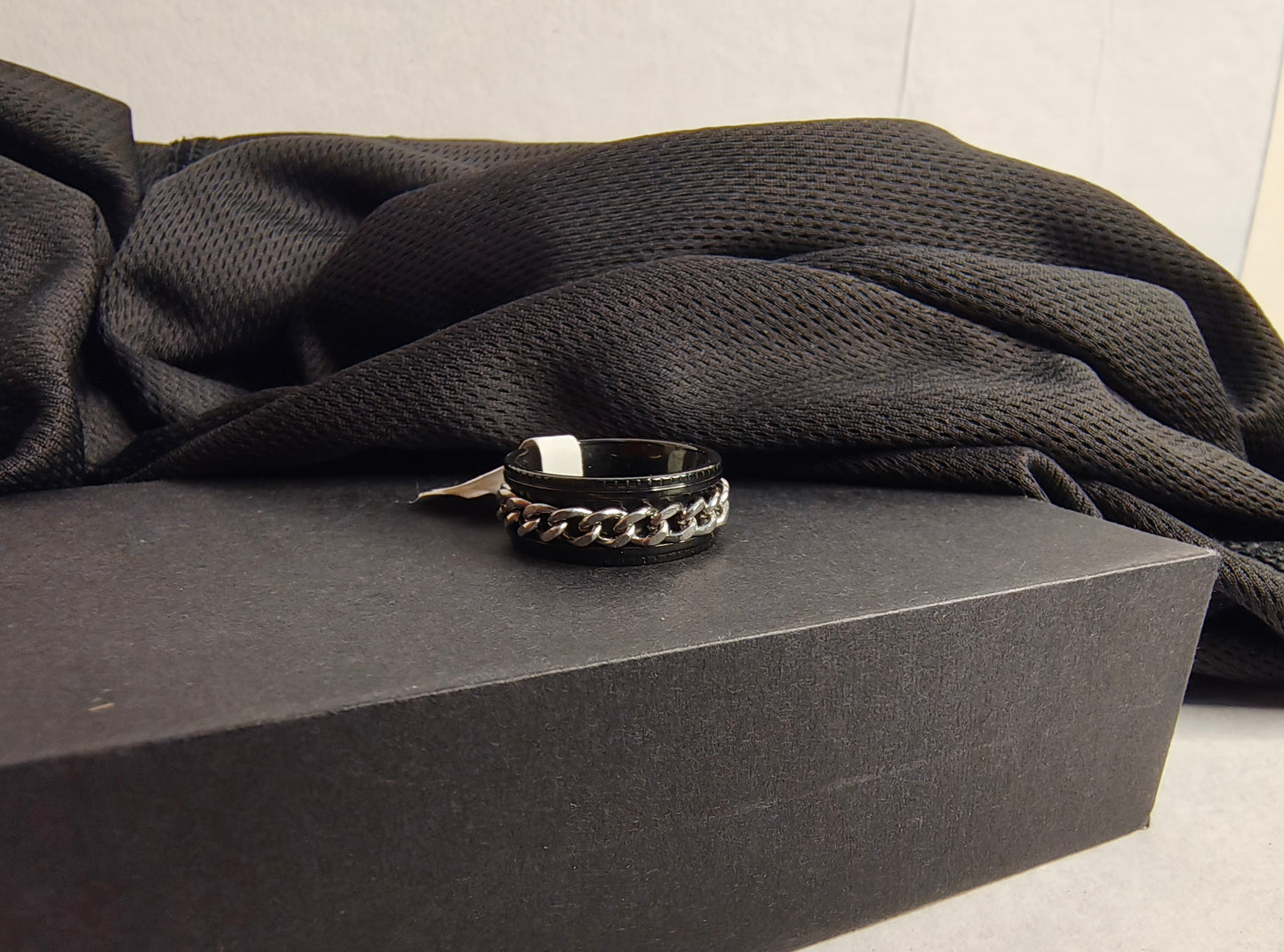 Chain-Accented Black Ring