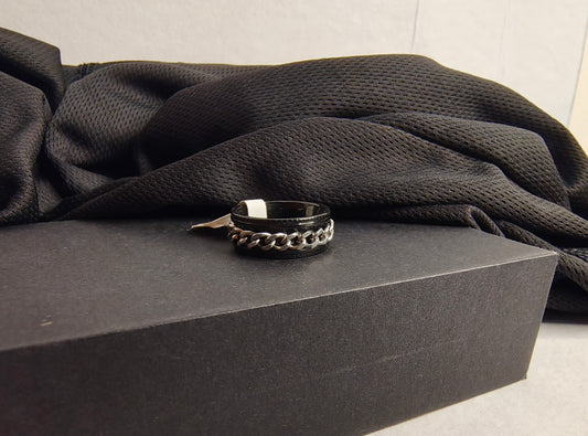 Chain-Accented Black Ring